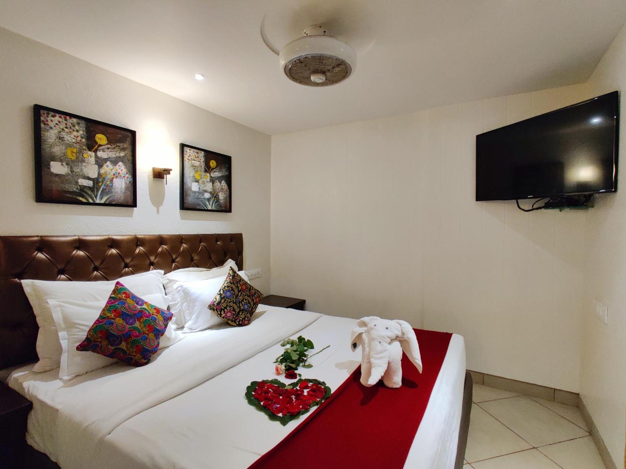 Misty Meadows, Lonavala Hotell Exteriör bild