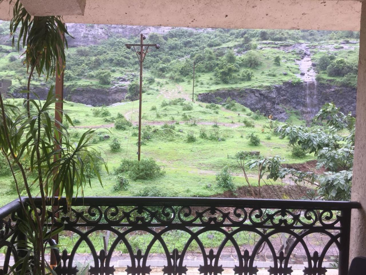 Misty Meadows, Lonavala Hotell Exteriör bild