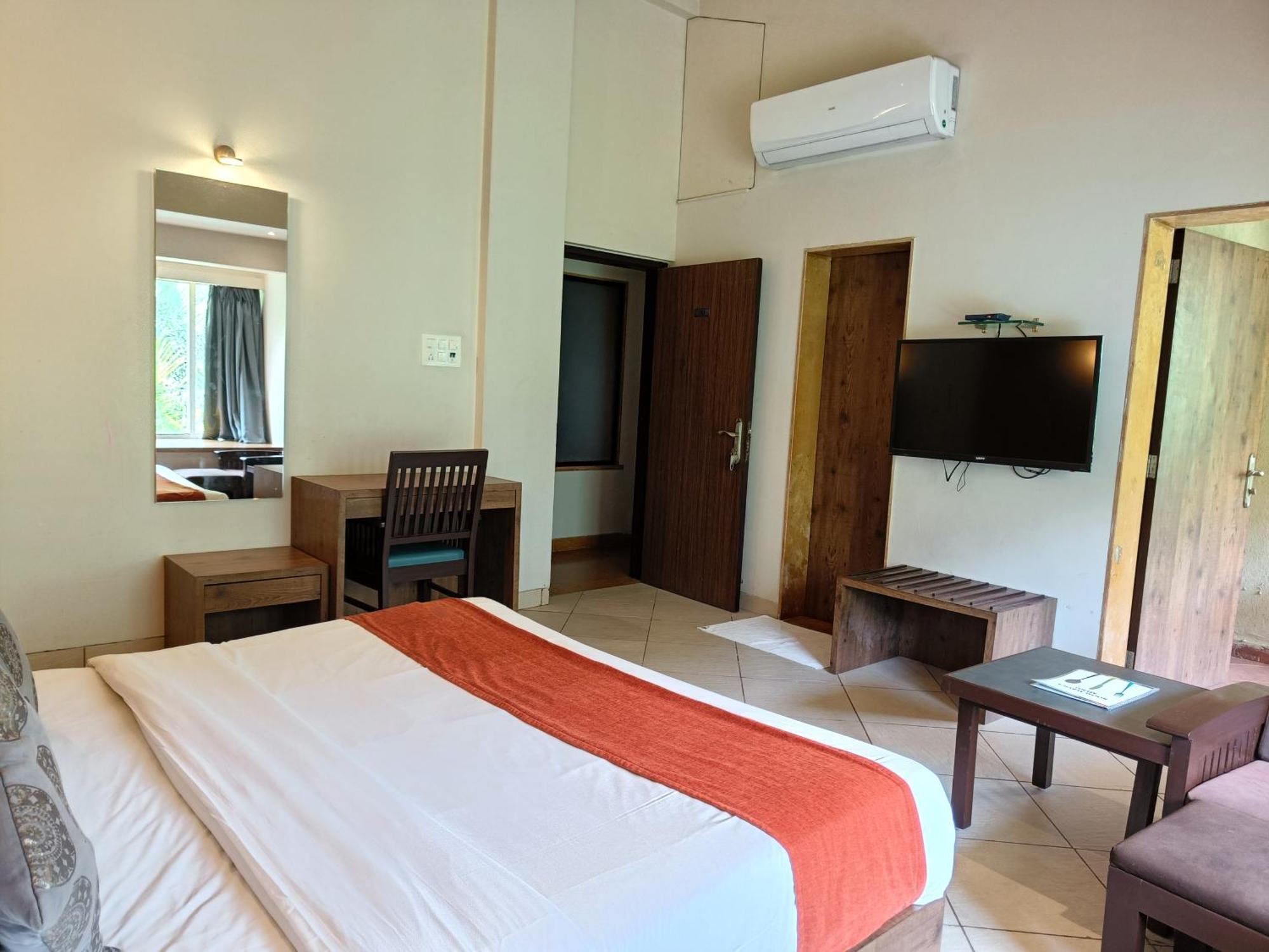 Misty Meadows, Lonavala Hotell Exteriör bild