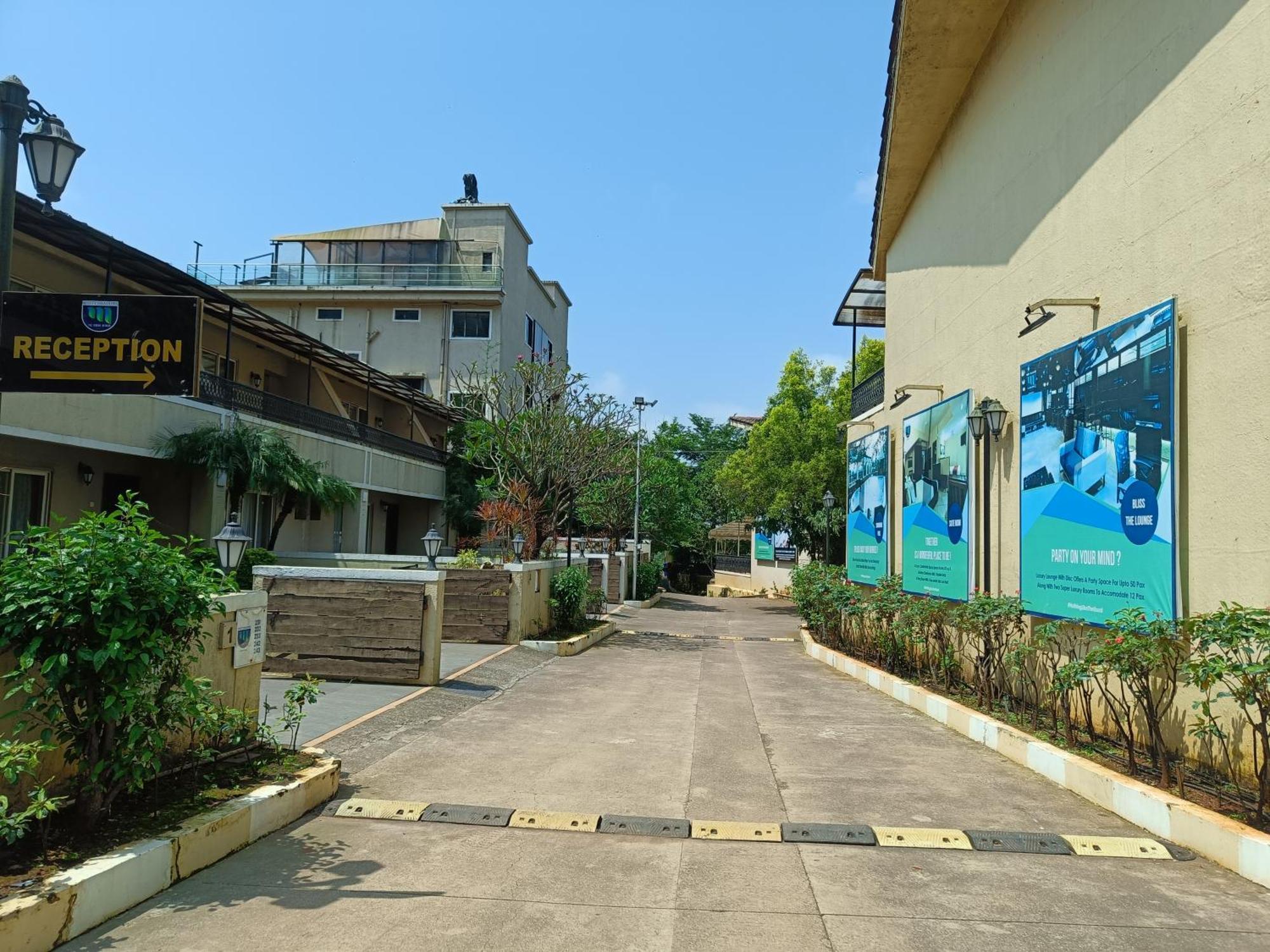 Misty Meadows, Lonavala Hotell Exteriör bild