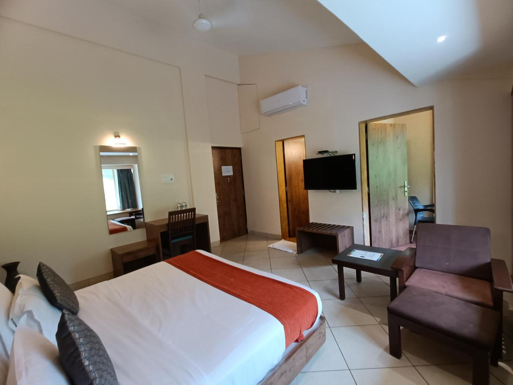 Misty Meadows, Lonavala Hotell Exteriör bild