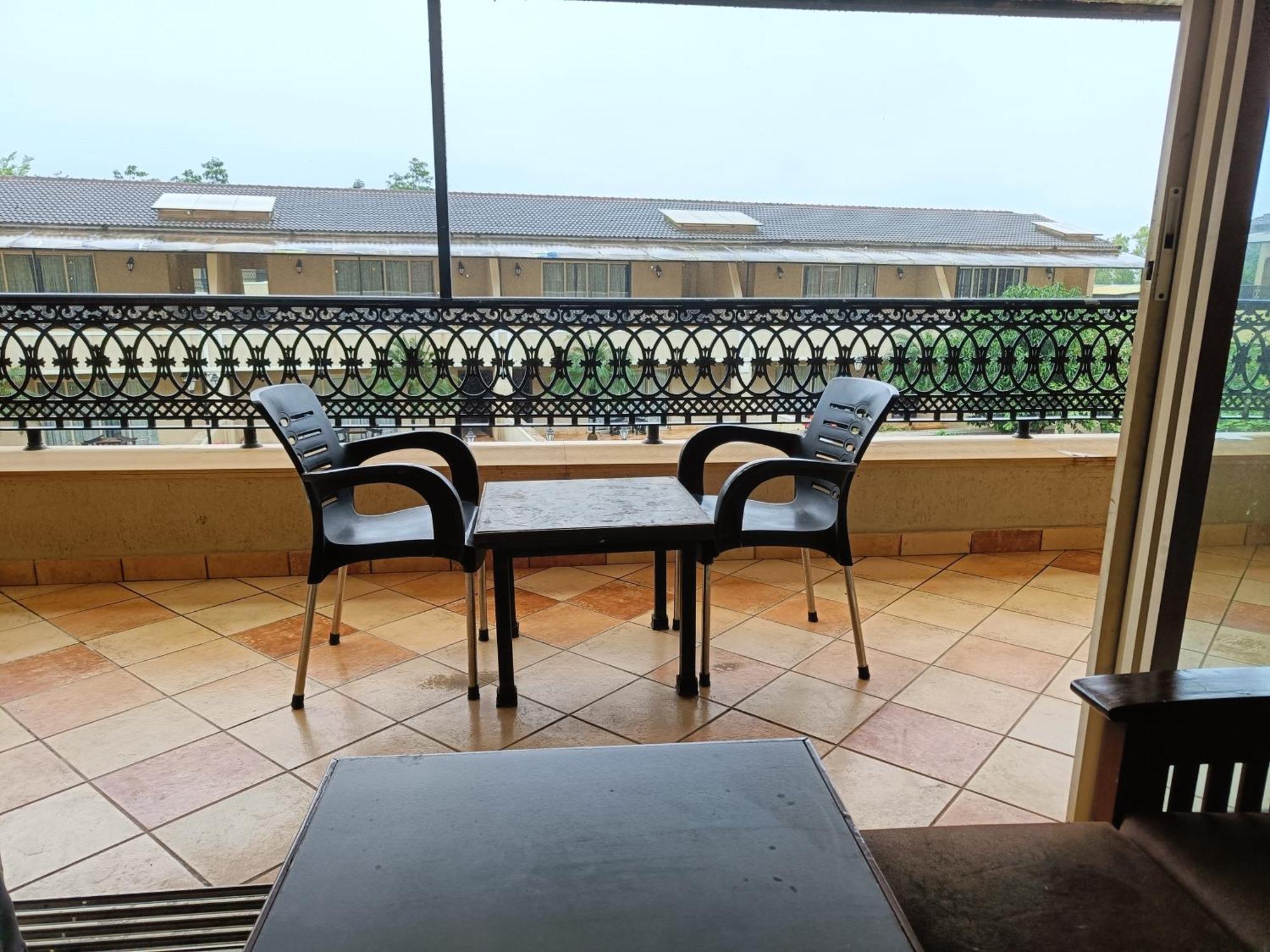 Misty Meadows, Lonavala Hotell Exteriör bild