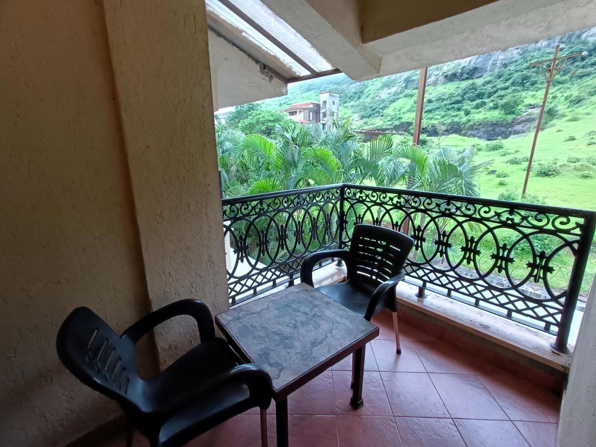 Misty Meadows, Lonavala Hotell Exteriör bild
