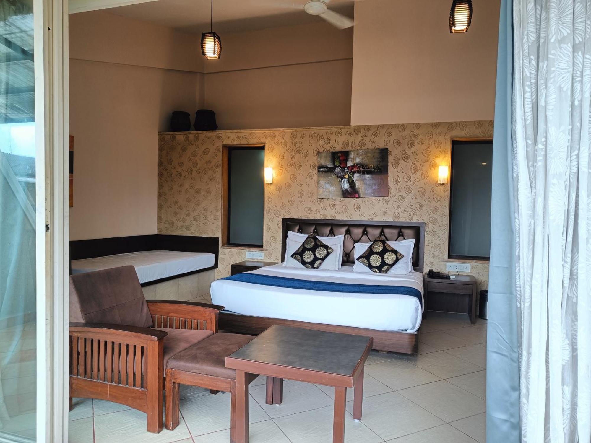 Misty Meadows, Lonavala Hotell Exteriör bild