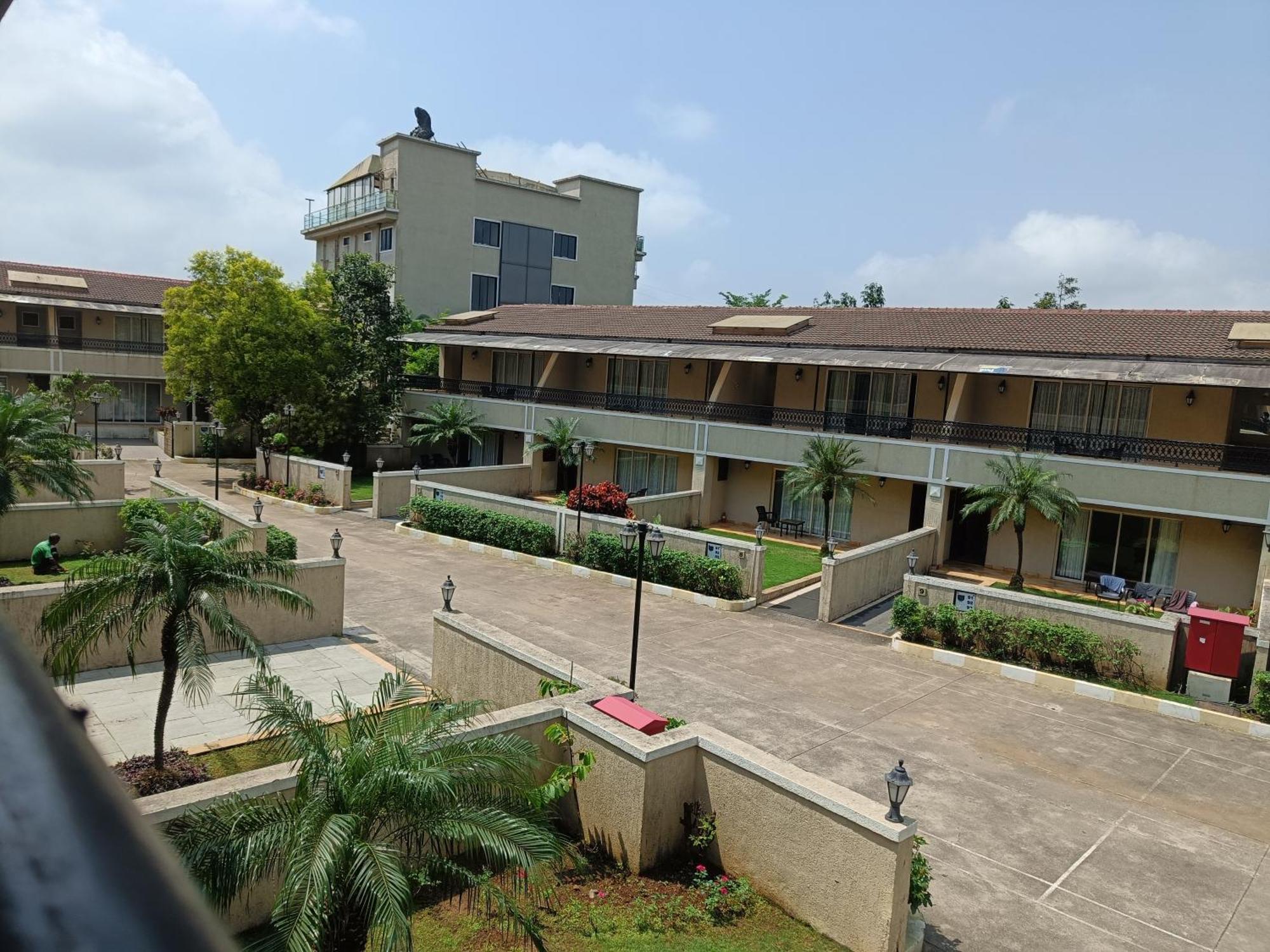 Misty Meadows, Lonavala Hotell Exteriör bild