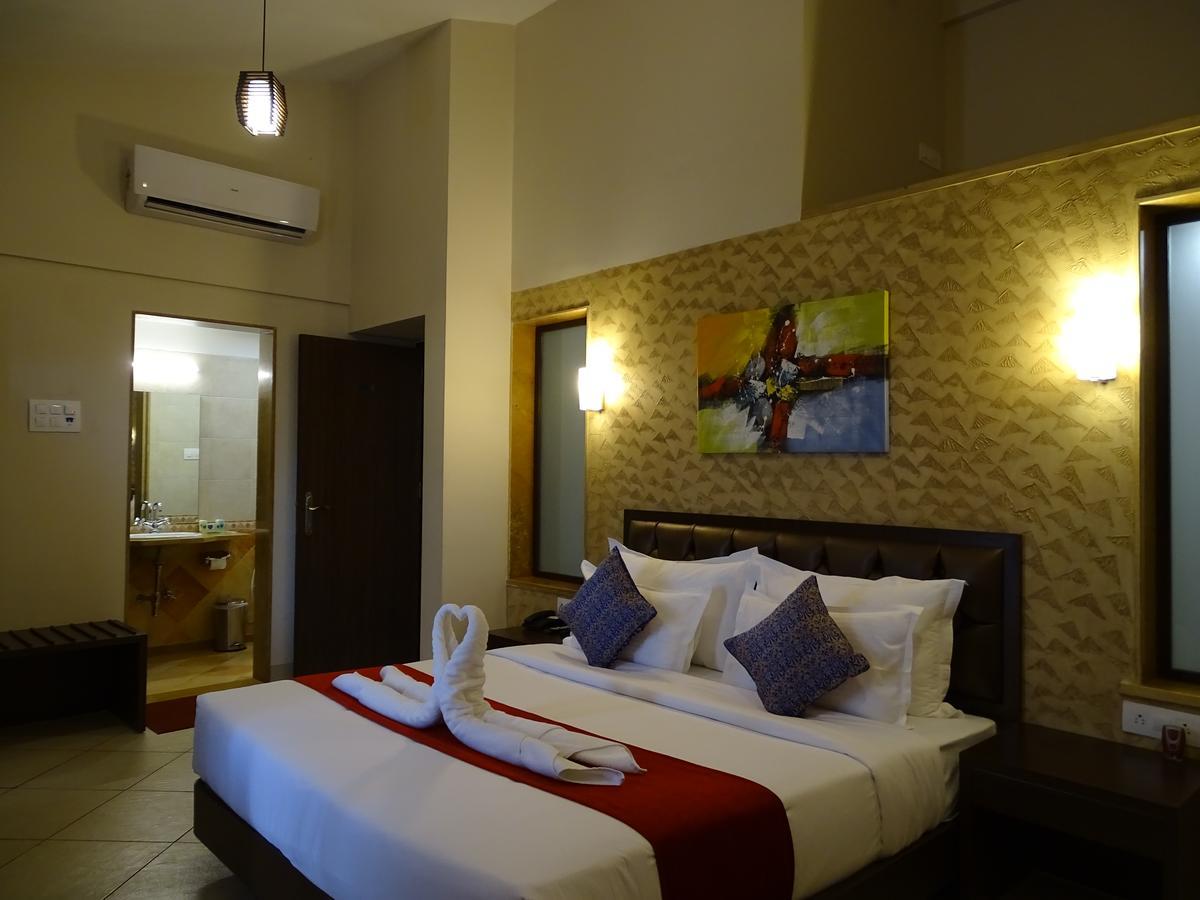Misty Meadows, Lonavala Hotell Exteriör bild