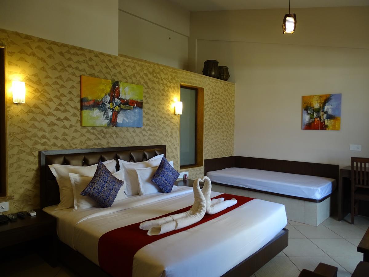 Misty Meadows, Lonavala Hotell Exteriör bild